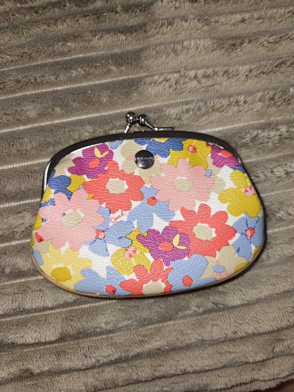 Coach Peyton Floral Daisy Kisslock Coin Purse Clasp Wallet